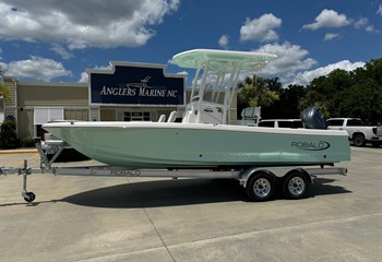 2025 Robalo 226 Cayman Seafoam Boat